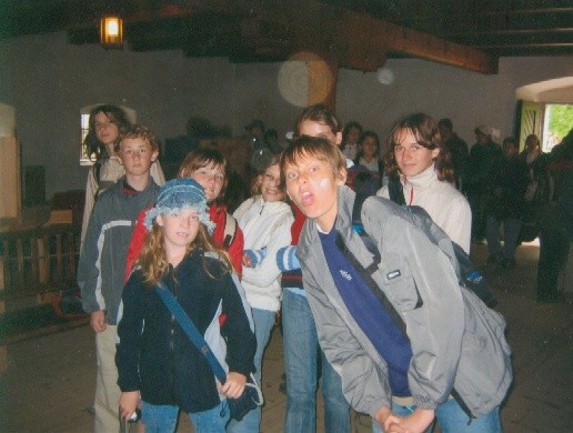 072 Petruška Babiččino údolí se školou 8.6..JPG